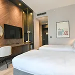 Crowne Plaza By Ihg Отель