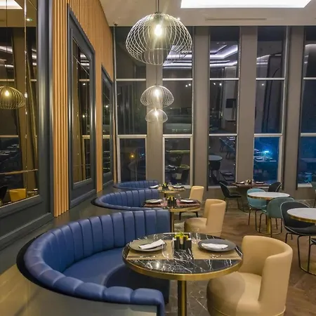 Crowne Plaza By Ihg 5*