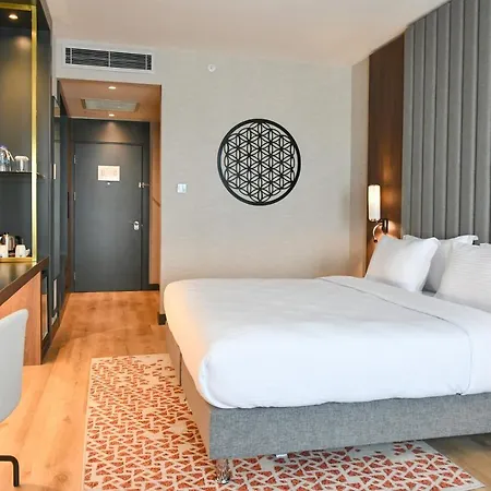 Crowne Plaza By Ihg Hotel