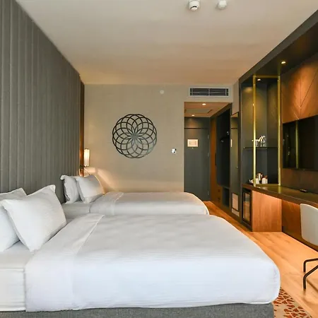 Crowne Plaza By Ihg Szálloda