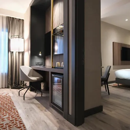 Crowne Plaza By Ihg Szálloda 5*
