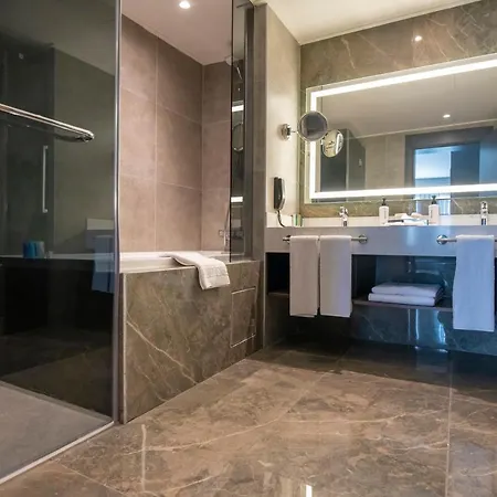 Crowne Plaza By Ihg Hotel 5*