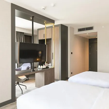 Crowne Plaza By Ihg Szálloda