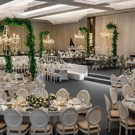 Crowne Plaza By Ihg Hotel 5*