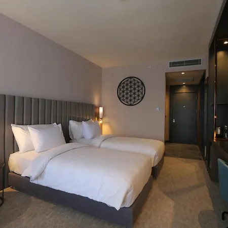 Crowne Plaza By Ihg Отель