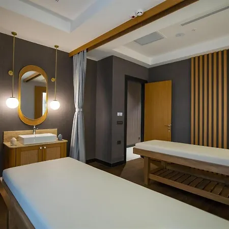 Crowne Plaza By Ihg Отель