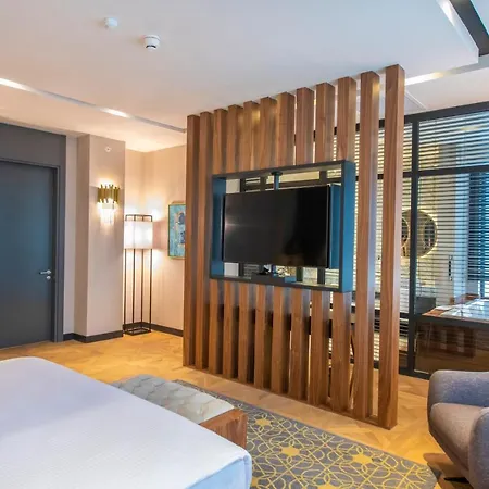 Crowne Plaza By Ihg Hotel 5*