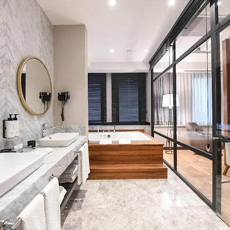 Crowne Plaza By Ihg Отель