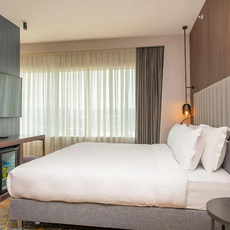 Crowne Plaza By Ihg Hotell 5*