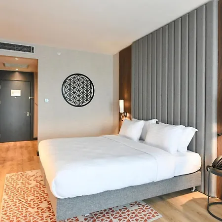 Crowne Plaza By Ihg
