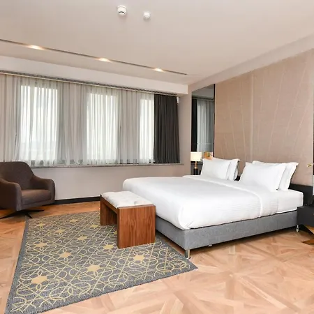 Crowne Plaza By Ihg