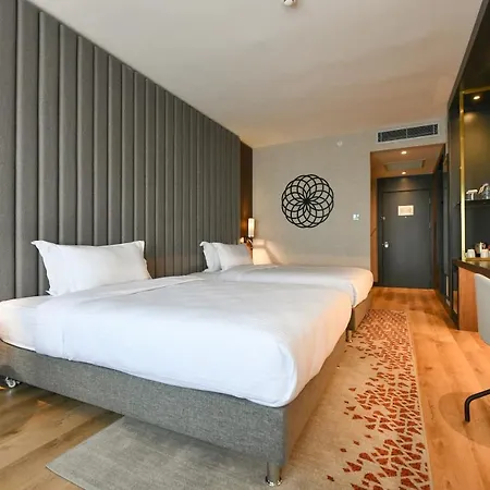 Crowne Plaza By Ihg ホテル