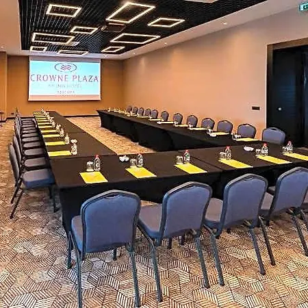 Crowne Plaza By Ihg