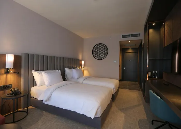 Crowne Plaza By Ihg Hotel