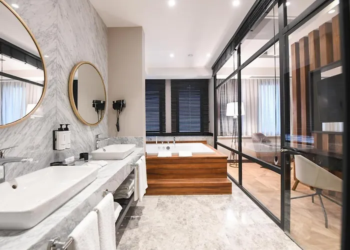 Crowne Plaza By Ihg Szálloda