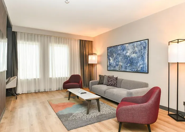 Crowne Plaza By Ihg Otel