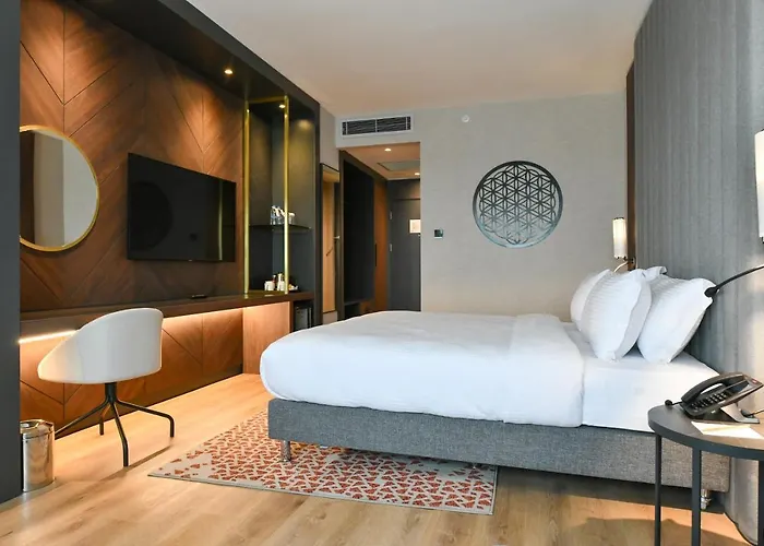 Hotel Crowne Plaza By Ihg 5*