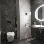 Crowne Plaza By Ihg מלון