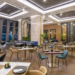 מלון Crowne Plaza By Ihg