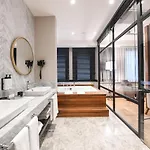 Crowne Plaza By Ihg מלון
