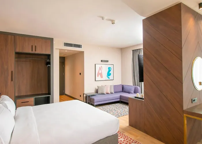 Crowne Plaza By Ihg فندق