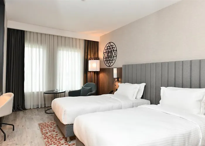 Crowne Plaza By Ihg 5*