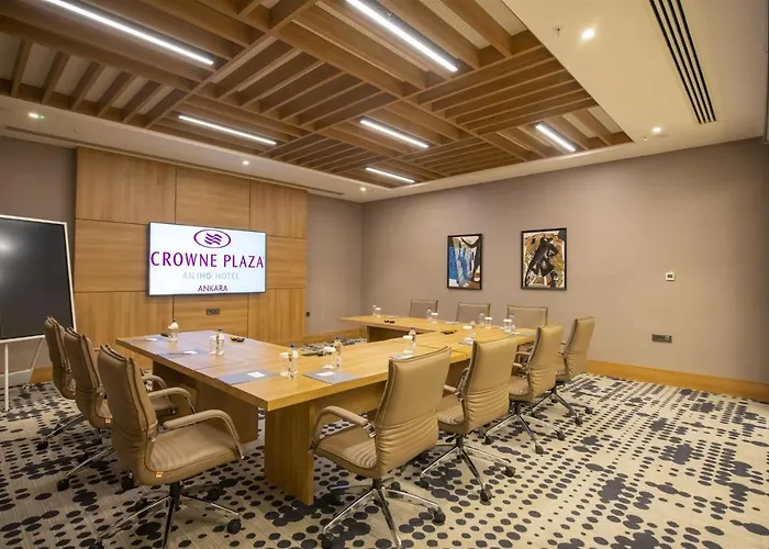 Crowne Plaza By Ihg 5*