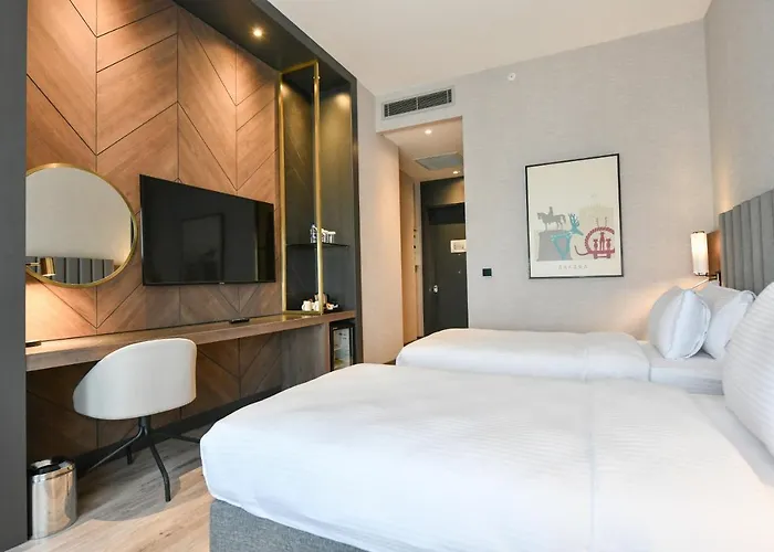 Crowne Plaza By Ihg Hotell