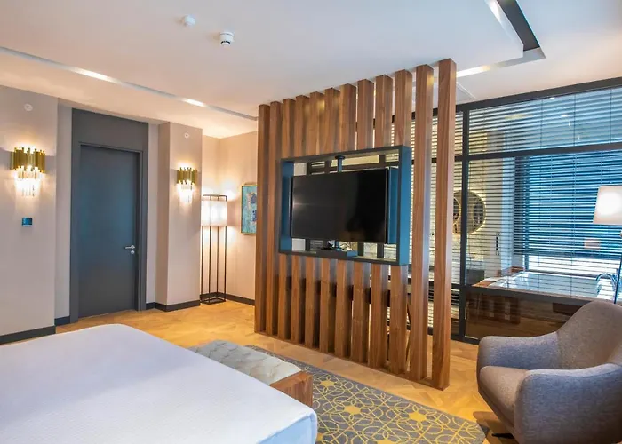 Crowne Plaza By Ihg Hotel 5*