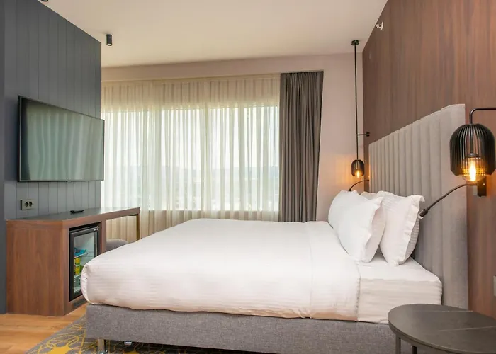 Crowne Plaza By Ihg Hotel 5*