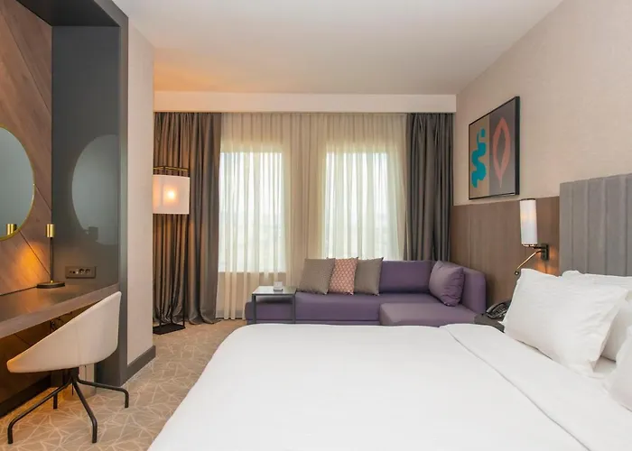 Crowne Plaza By Ihg Hotell