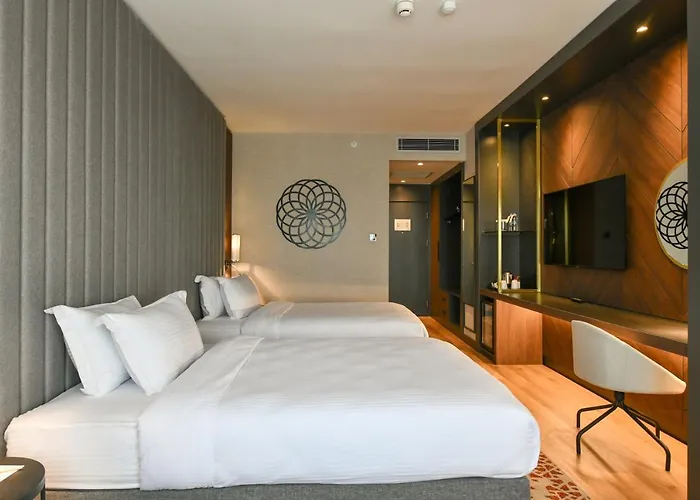 Crowne Plaza By Ihg Hotell