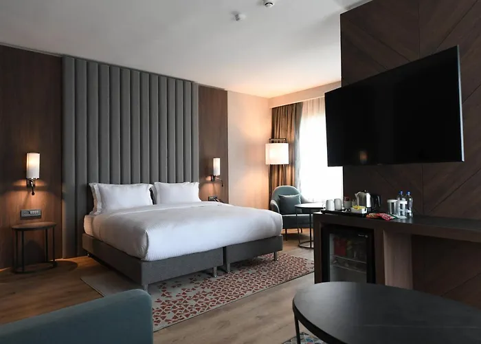 Crowne Plaza By Ihg Hotel